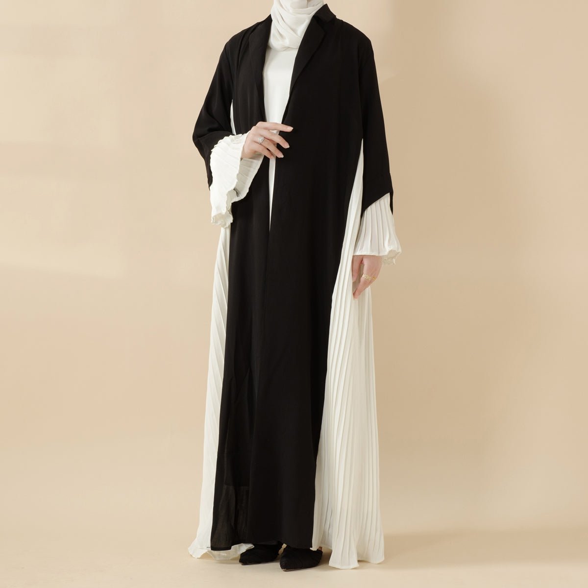Abaya ouverte noir et blanc | Abaya à panneau plissé accordéon bicolore contrastant (MOA125)