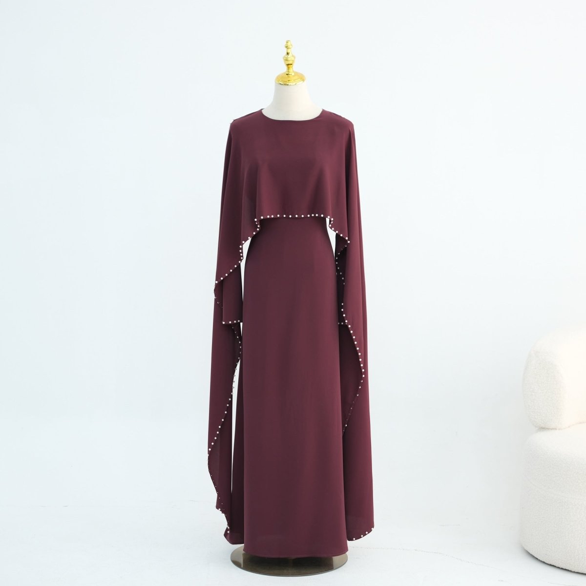 Robe Maxi Nida à Manches Cape et Perles Brodées à la Main (MS439)