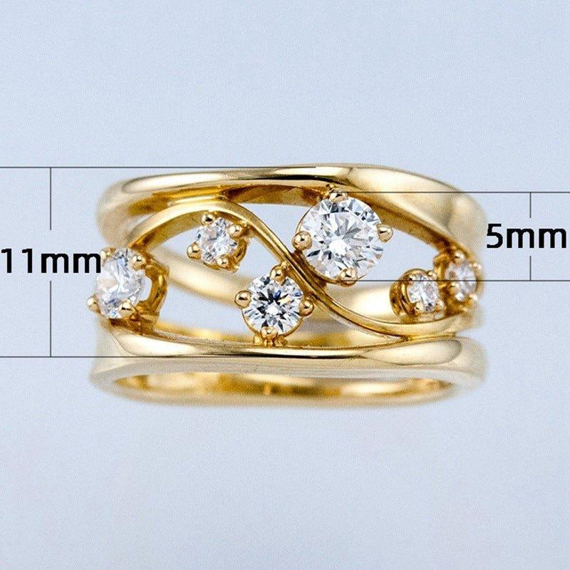 Bague en Zircone Dorée à Motif Géométrique Ondulé (MAC072)
