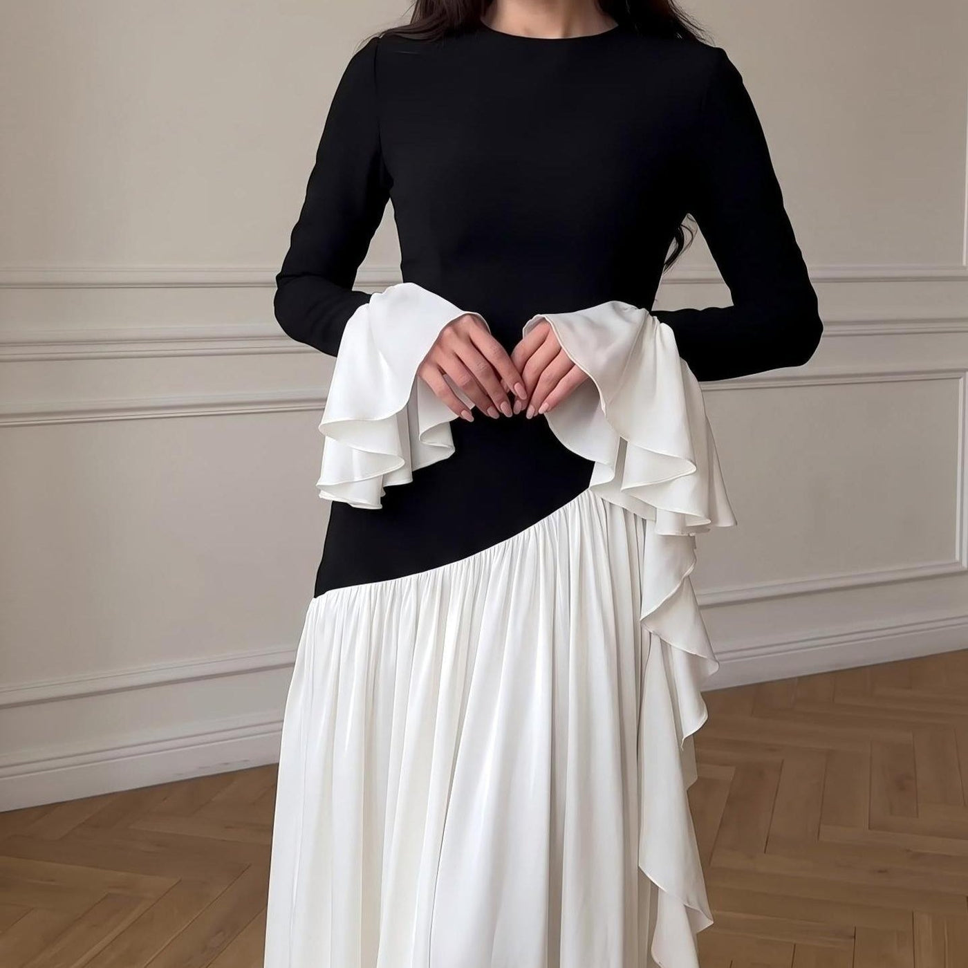 Robe Maxi à Volants aux Poignets et Blocs de Couleurs Noir et Blanc (MS509)