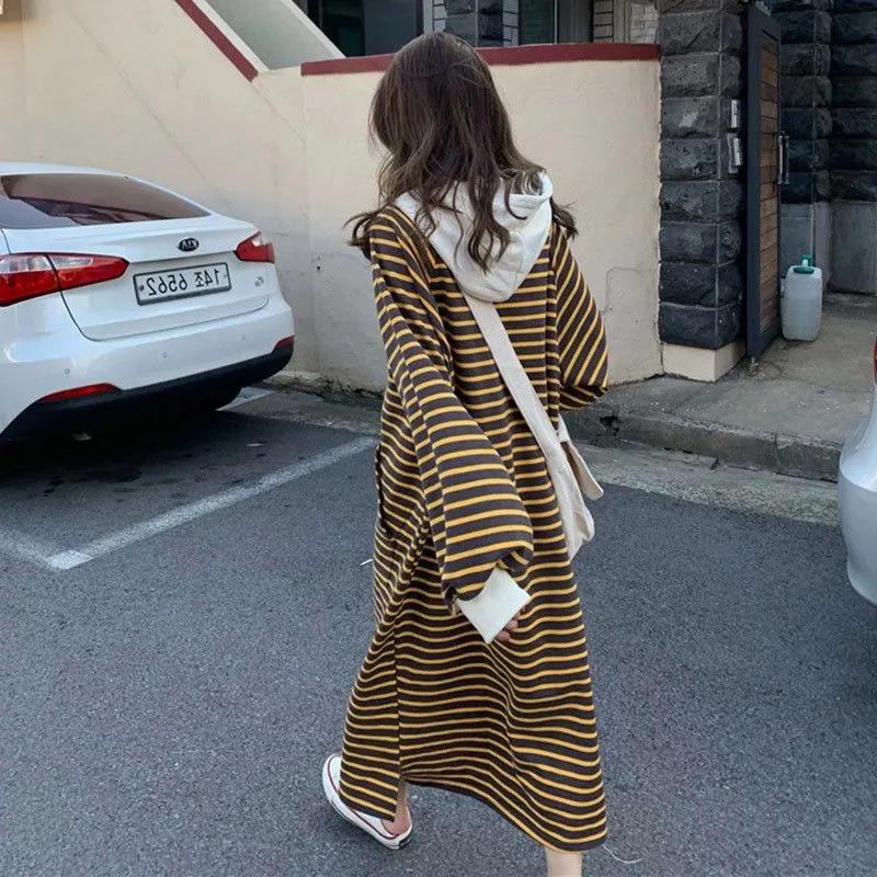 Robe-pull longue à capuche rayée avec cordon de serrage (MS071)