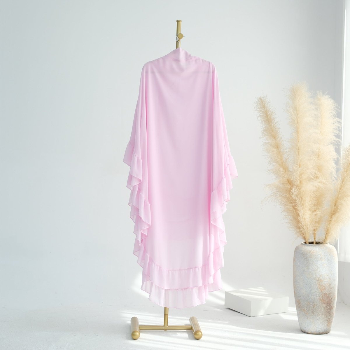 Hijabs Musulmans Unis et Doux au Design Cape Fluide | Foulard à Double Épaisseur, Grande Ampleur et Bords Volantés (MK023)