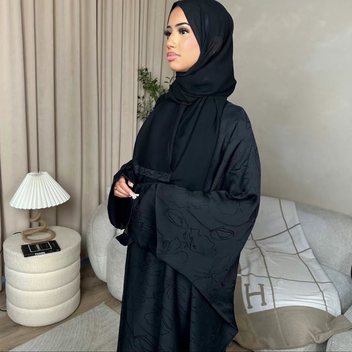 Abaya en satin tissé jacquard 3D (MA138)