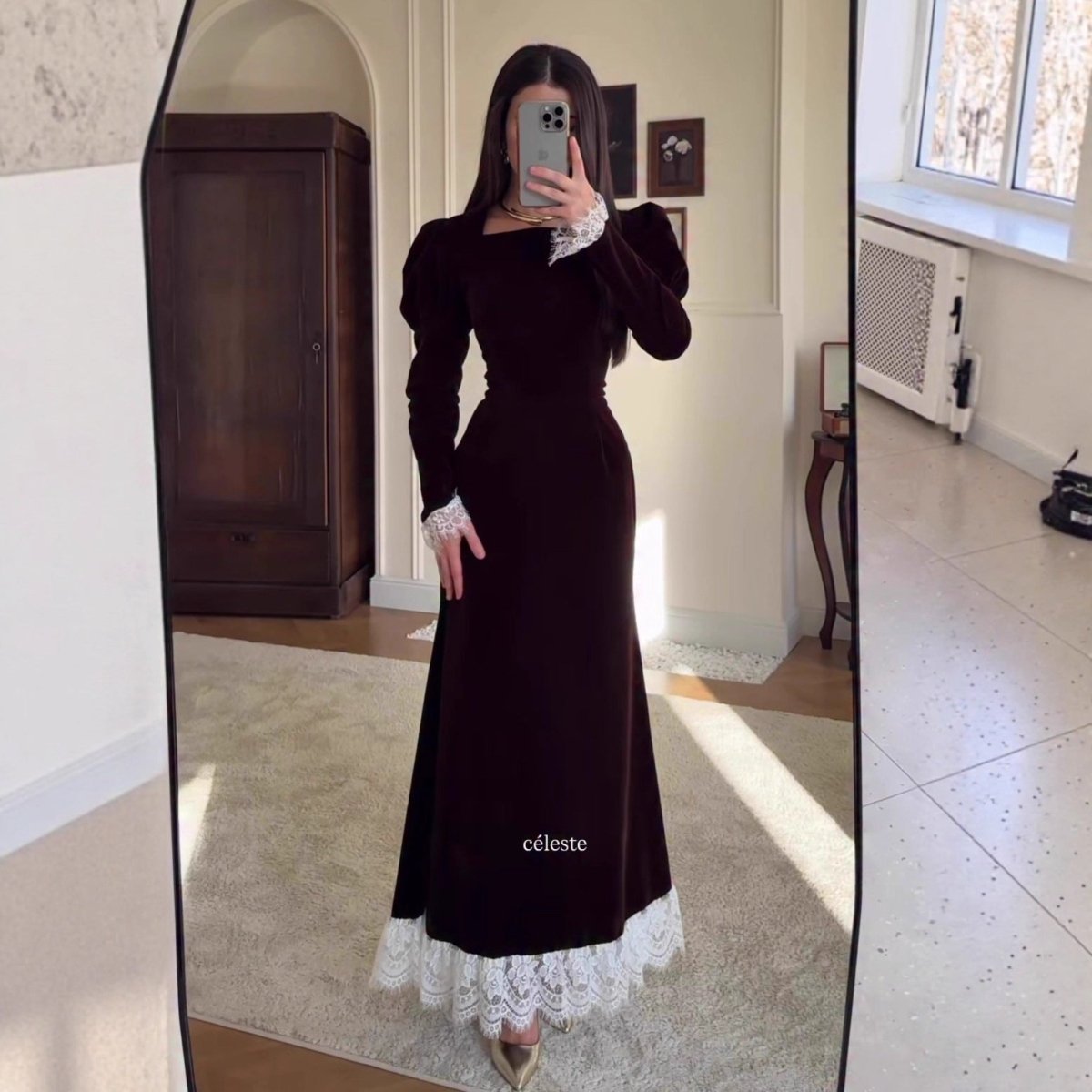 Robe en velours avec bordure en dentelle (MS238)