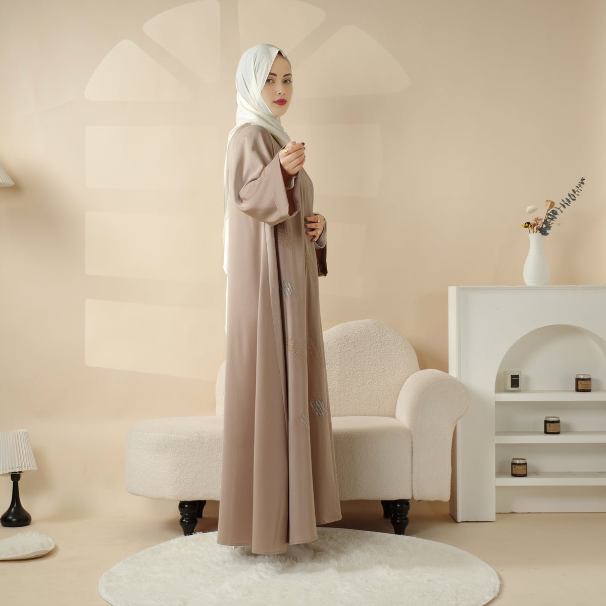 Pièce d'Archive Abaya en Broderie 3D avec Perles Géométriques - MP004 (Taille M Uniquement)
