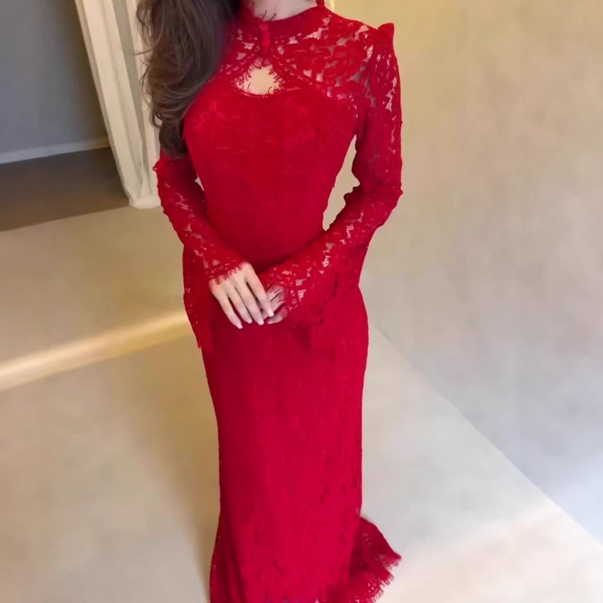 Robe de luxe en dentelle avec manches évasées (MS339)