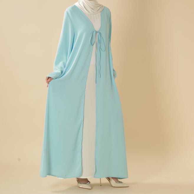 Abaya essentielle Zoom, ouverte devant avec fermeture à nouer et poches (MOA309)
