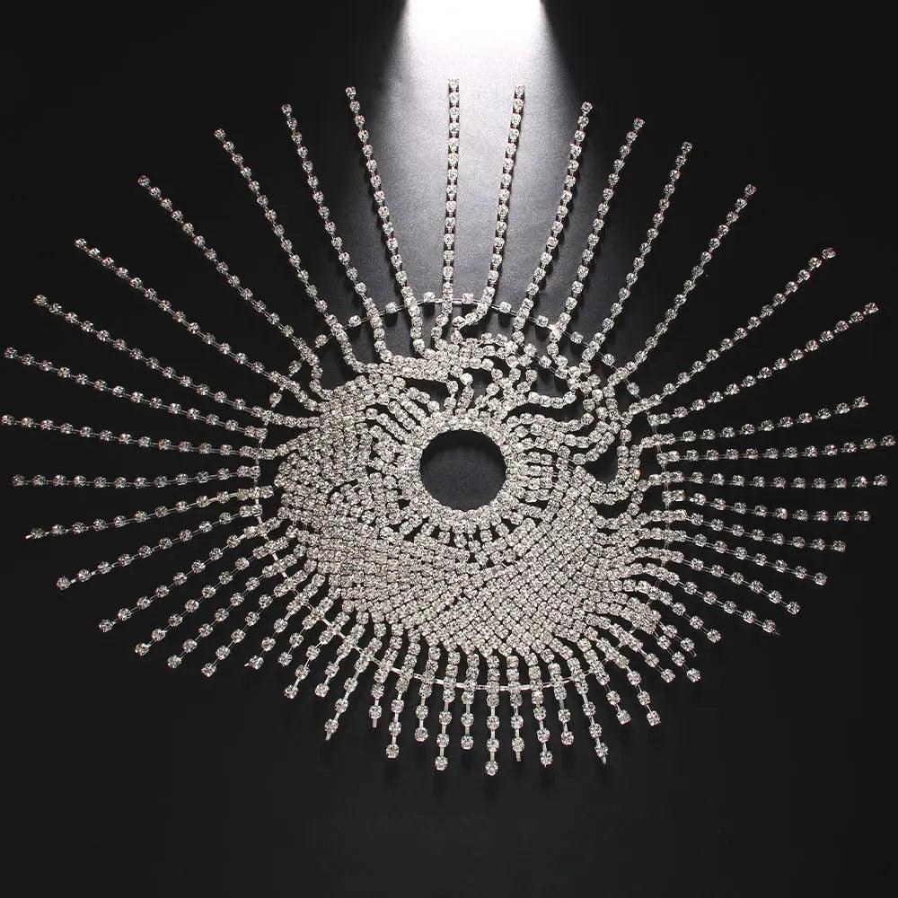 Coiffe MAC051 avec chaîne strass et pompon
