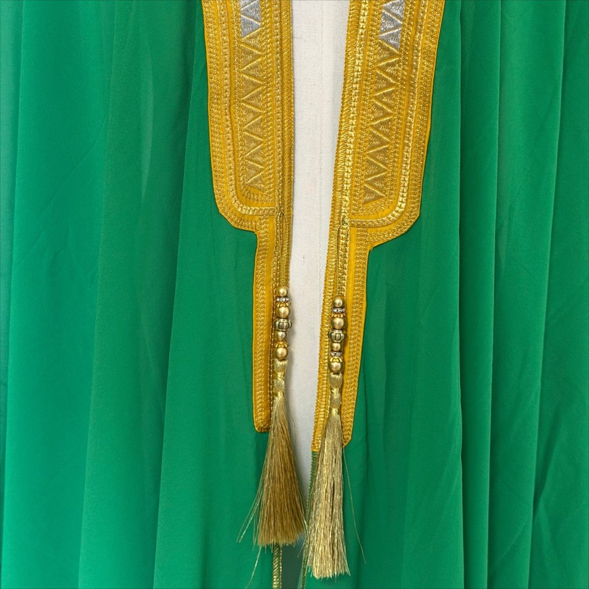 Pièce d'archive - Kaftan ouvert brodé géométrique doré avec finition à pompons - MP052 (Taille XXL uniquement)