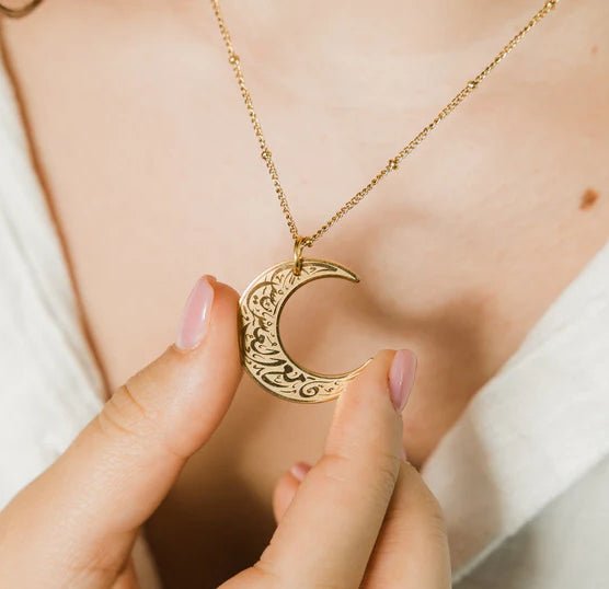Collier chaîne clavicule en acier titane Simple Moon (avec coffret cadeau) (MAC218)