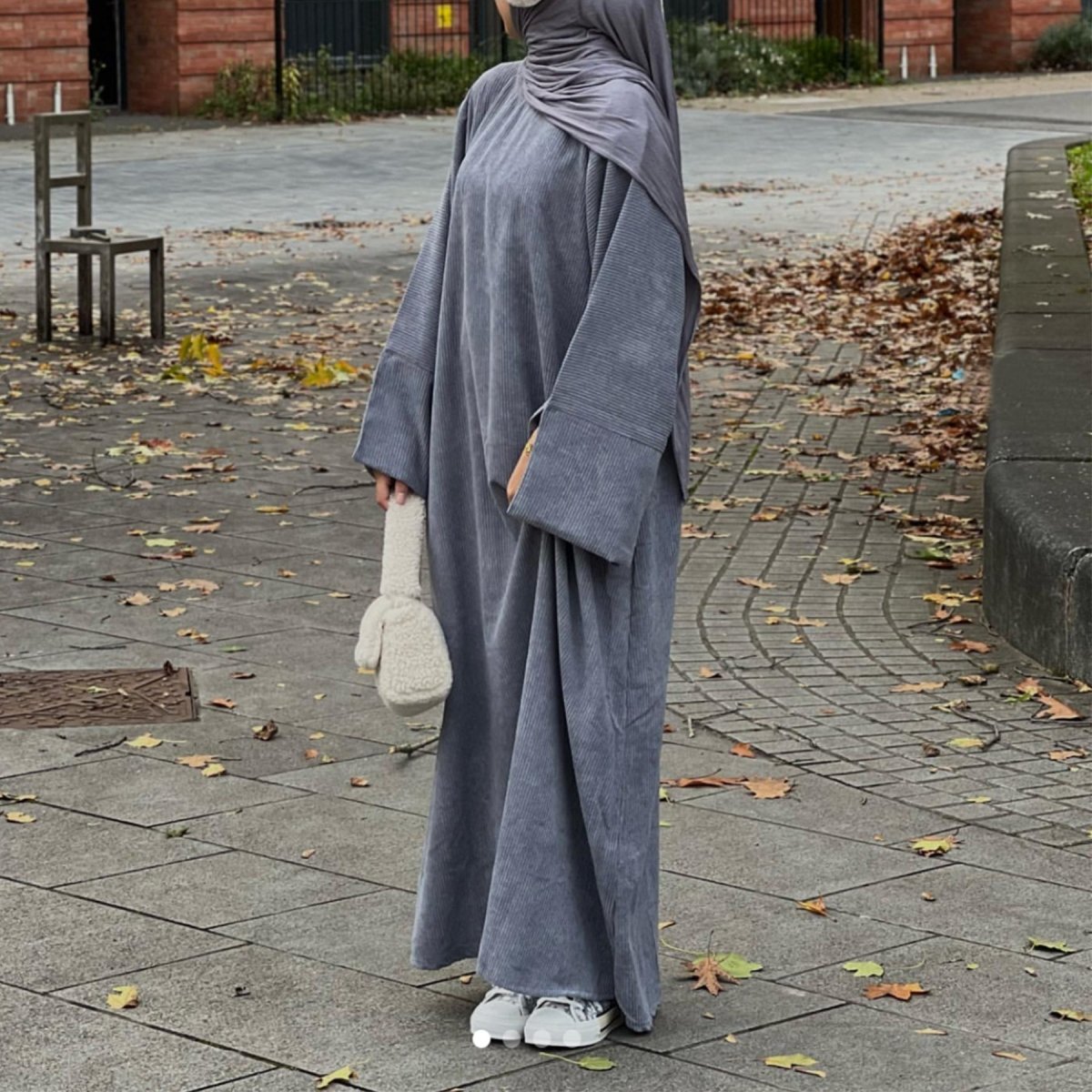 Abaya en velours côtelé unie et simple | Abaya modeste chaude en velours côtelé pour l'automne ou l'hiver (MA129)