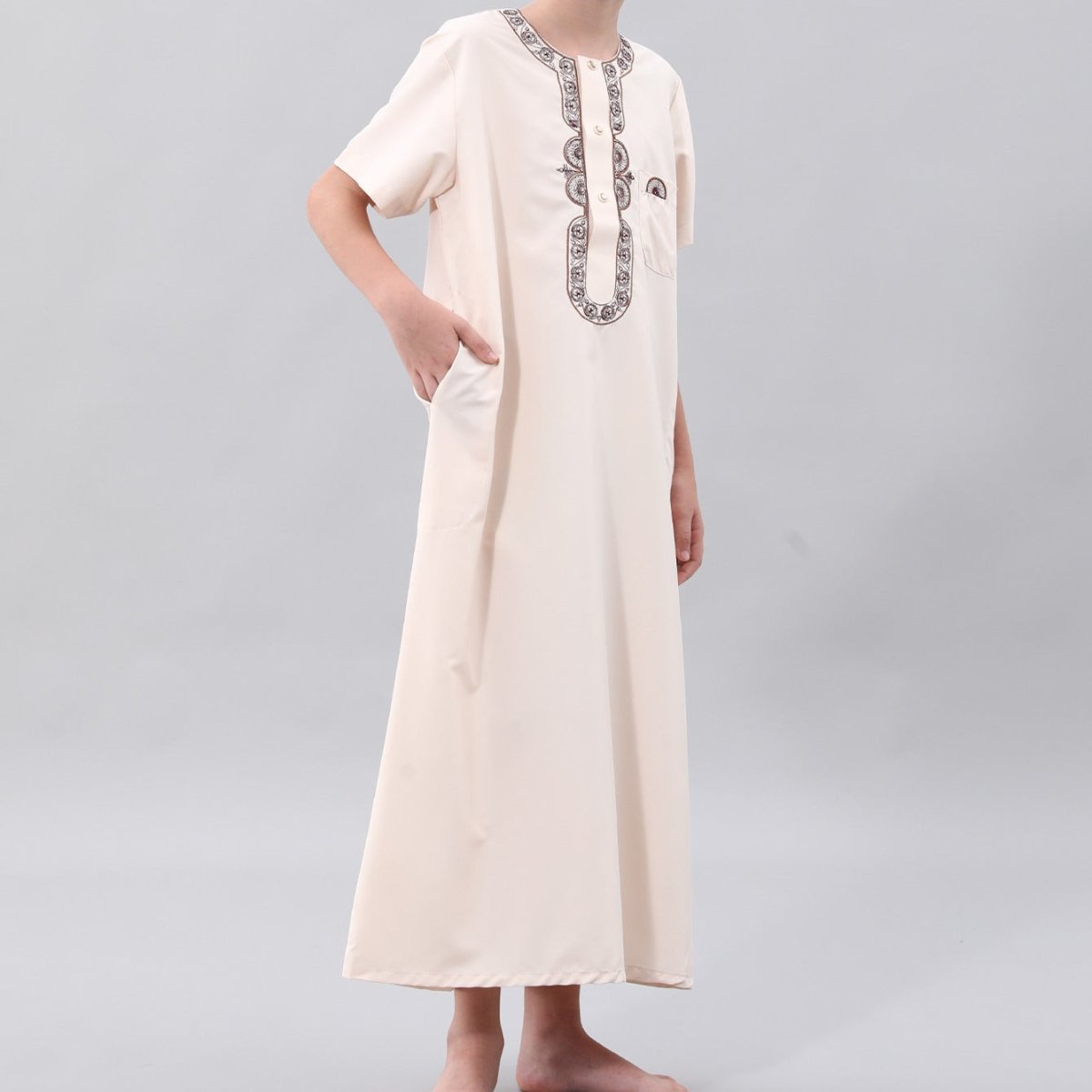 Qamis brodé pour garçon avec poche poitrine (MKB026)