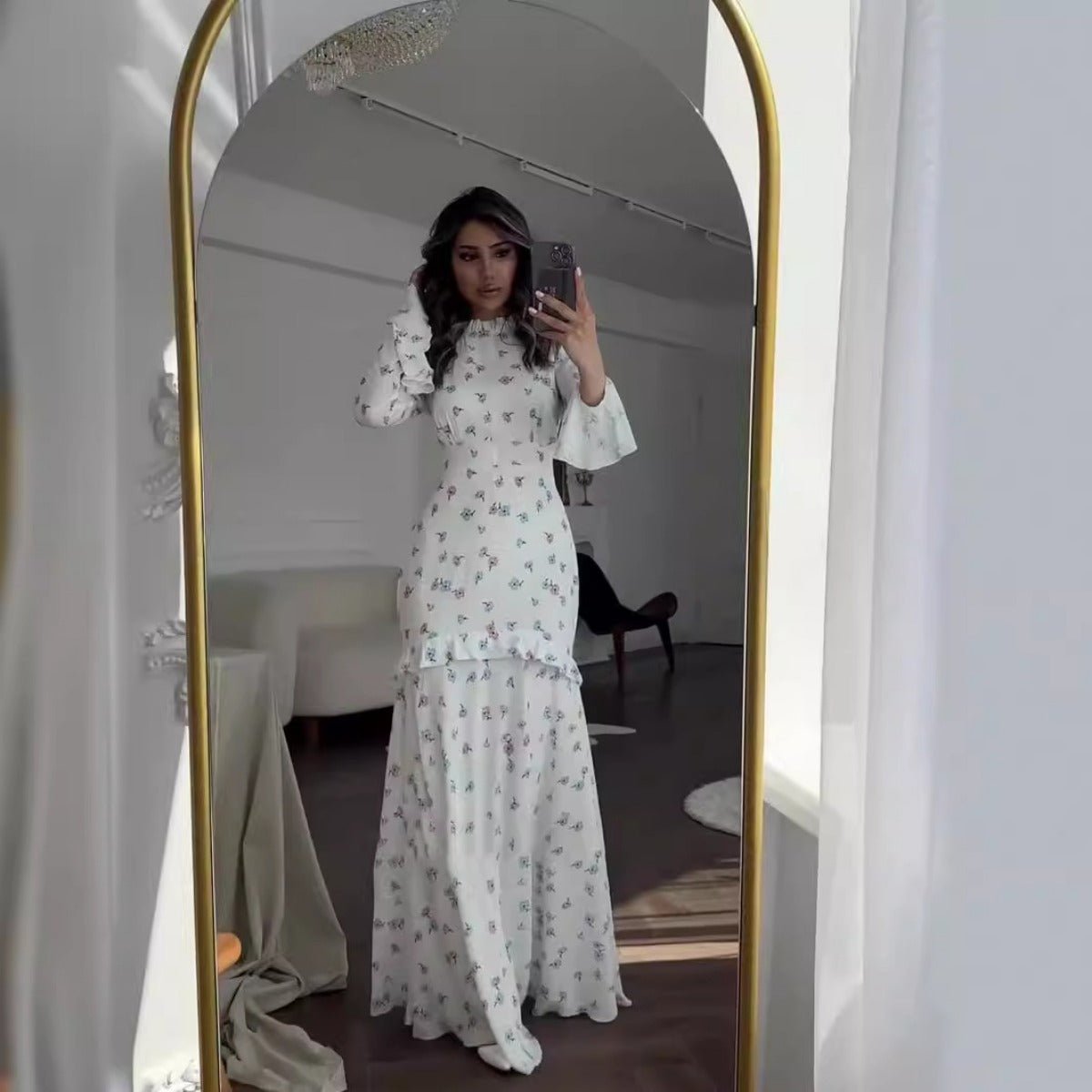 Robe Abaya Maxi Élégante à Manches Cloche et Volants Fleuris Blancs avec Ourlet Cascade (MA226)