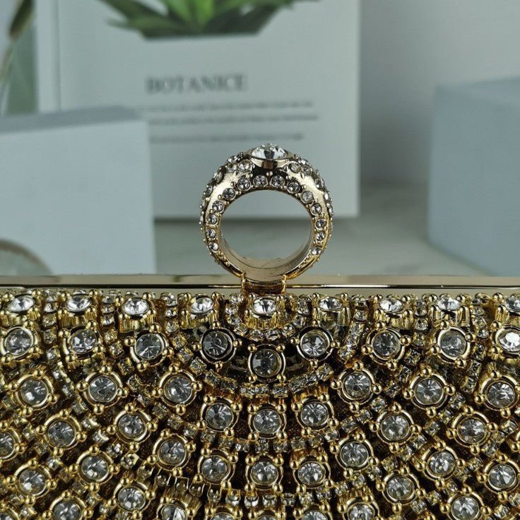Superbe pochette à paillettes avec façade en cristal – Sac de soirée carré tendance pour fêtes et galas (MAC275)