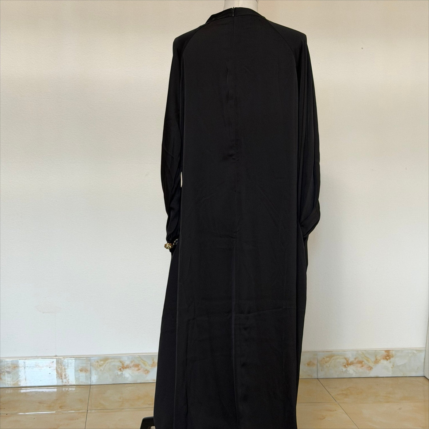 Archive Piece Black Jewel Button Cuff Pullover Abaya - MP064 (Taille XL uniquement)