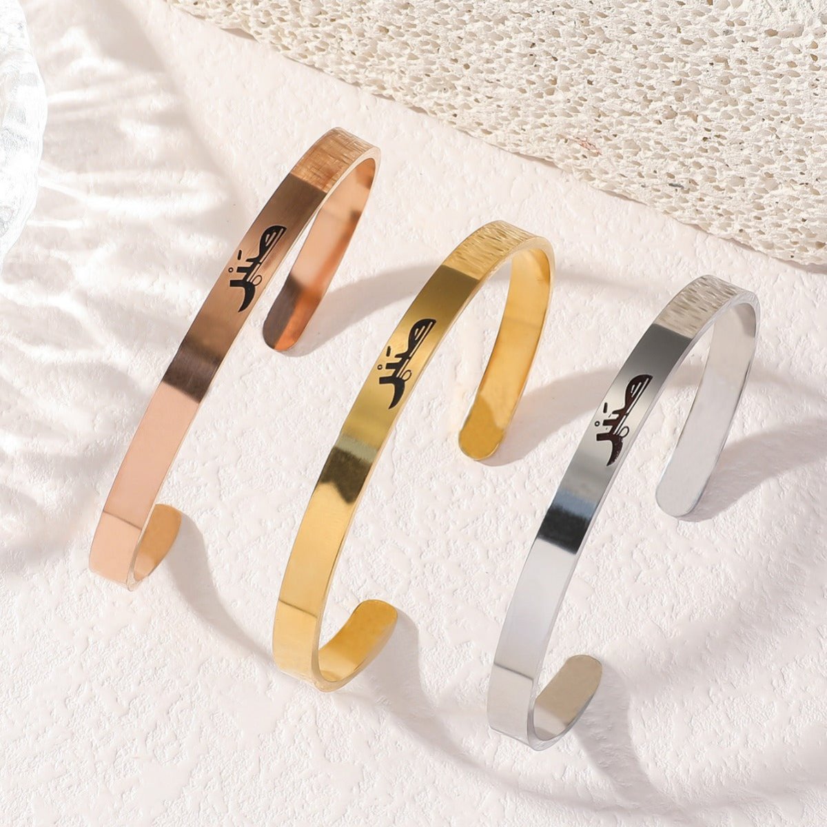 Bracelet ouvert en acier titane en forme de lettre C (MAC229) (AVEC BOÎTE CADEAU)