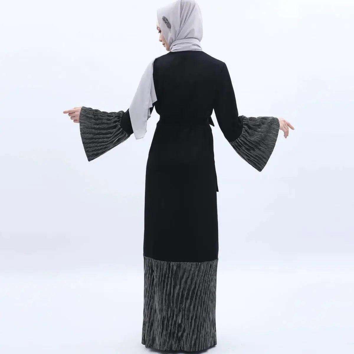 MO 001 Abaya Ouverte à Manches Trompette et Design Plissé