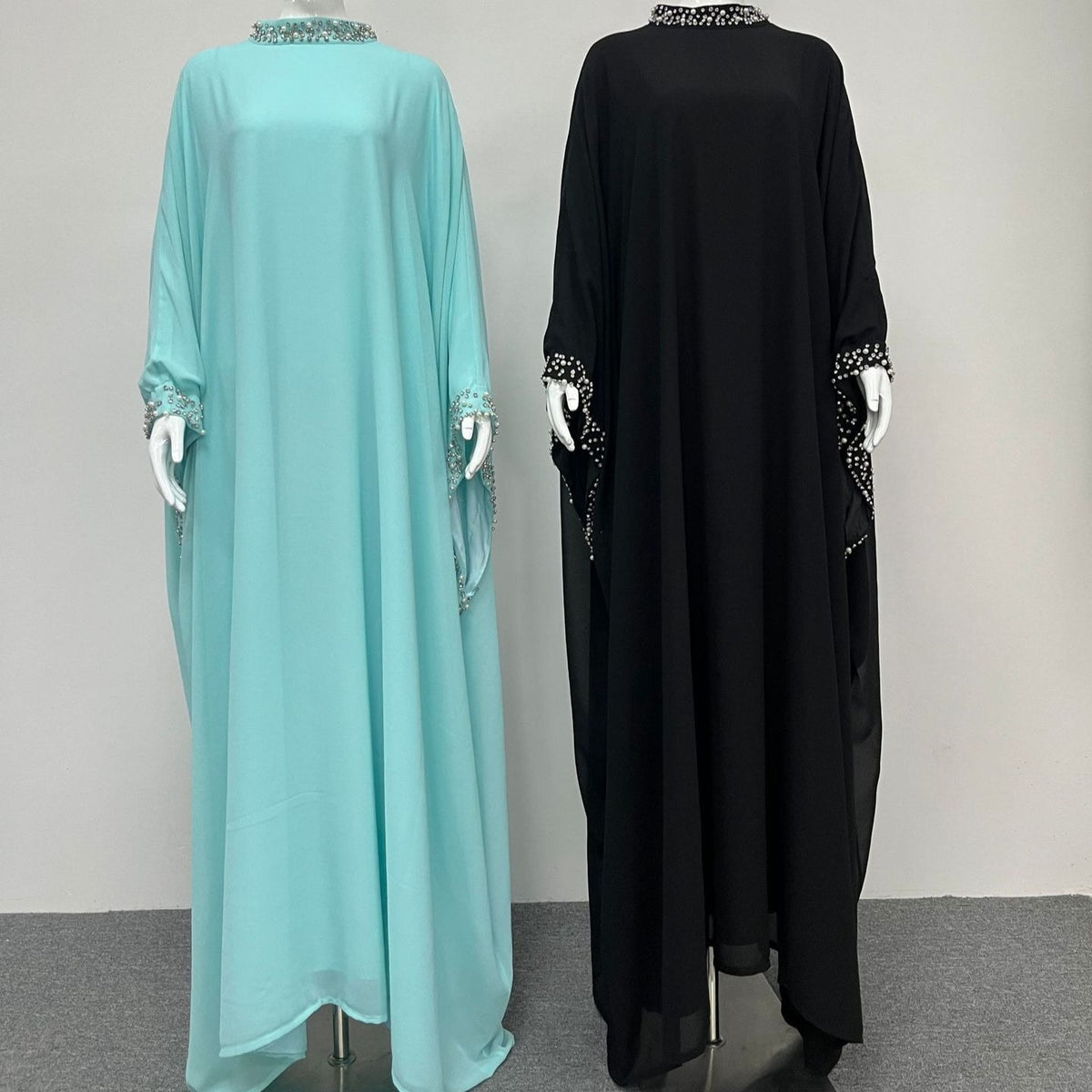 Robe Abaya Maxi à Col Montant et Manches Batwing Ornée de Perles et Cristaux (MA468)