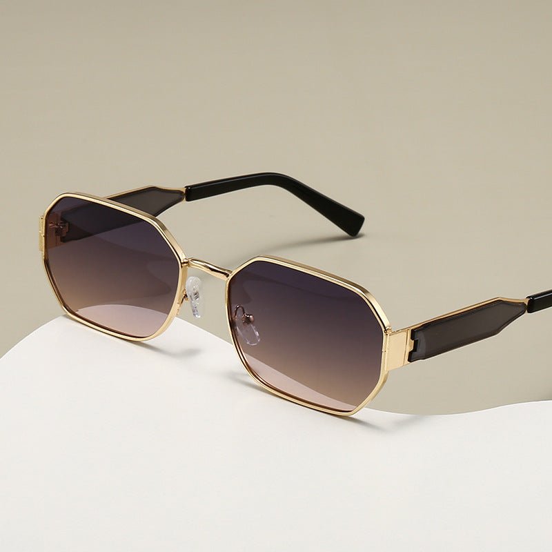 Lunettes de soleil vintage à monture étroite – Style rétro chic avec verres teintés pour femme (MAC262)