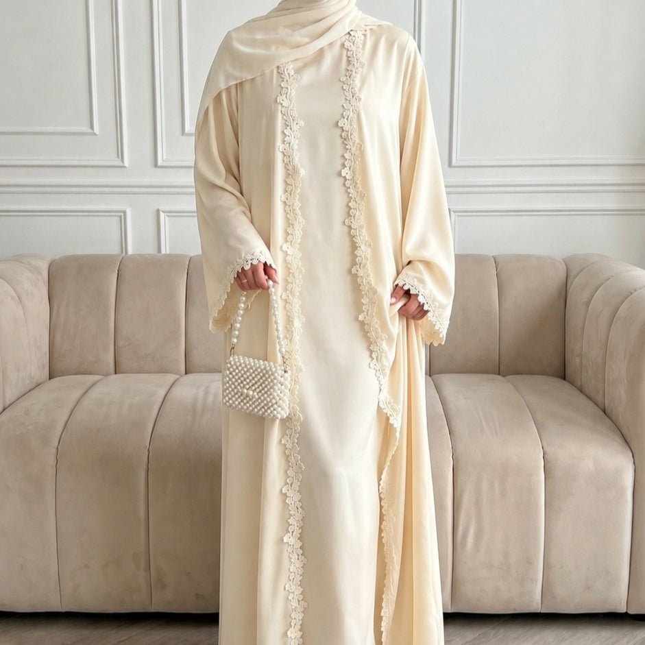 Abaya ouverte devant avec bordure en dentelle florale 3D (MOA318)