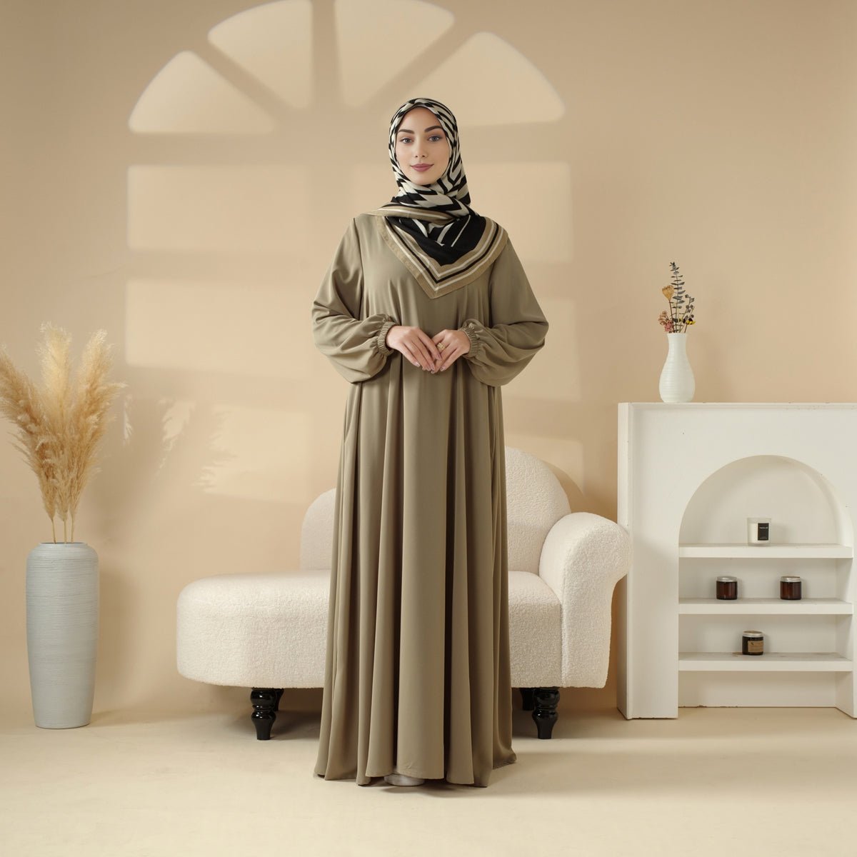 Abaya Essentielle Coupe Parapluie avec Poches Polyvalentes Premium (UKMA113)