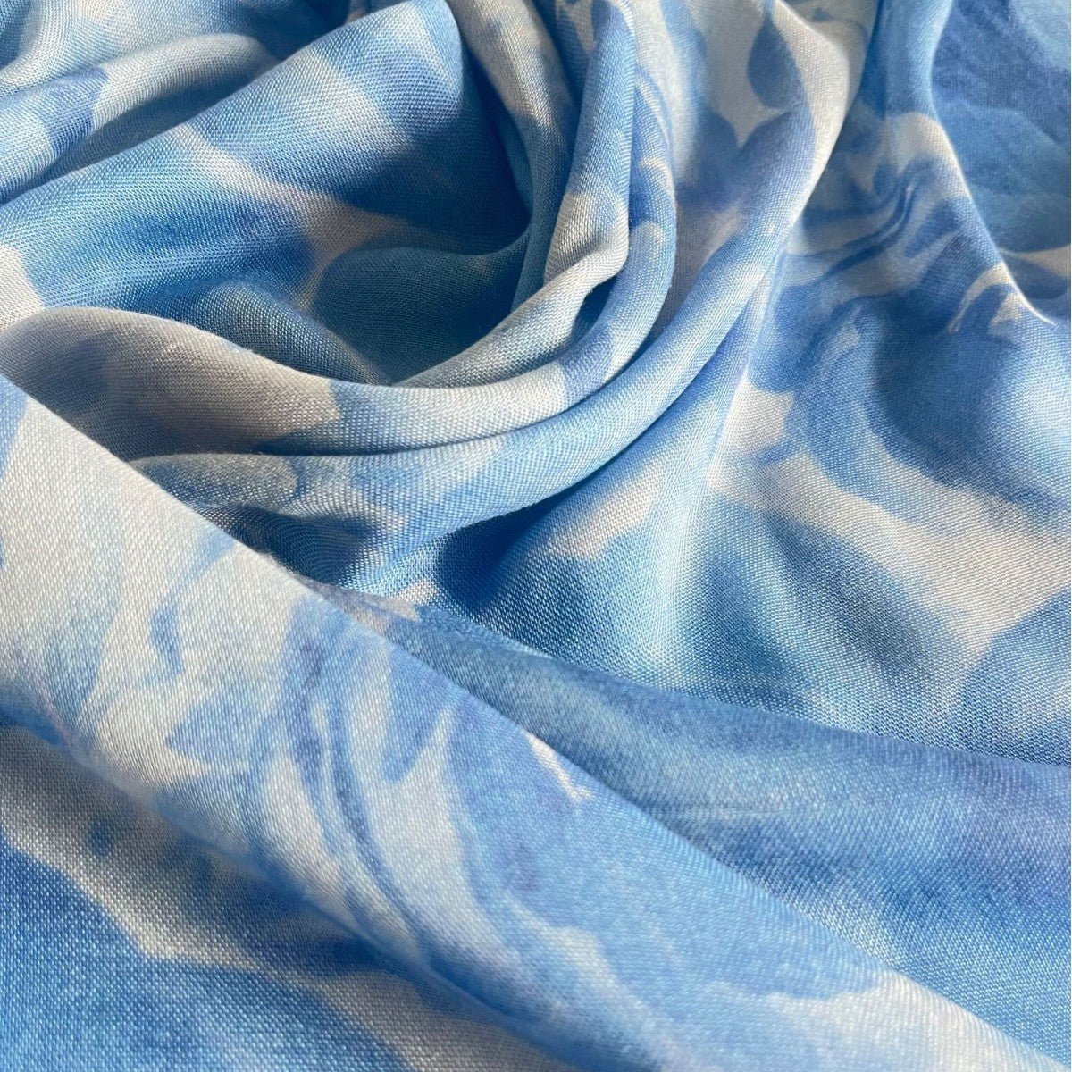 Hijab Blossom Watercolor – Foulard polyvalent et doux (MH163)