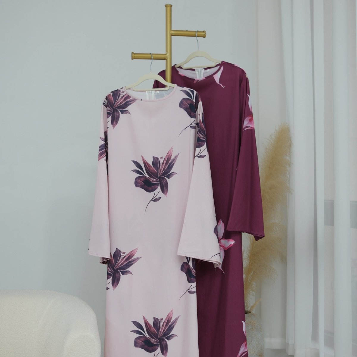Robe Maxi à Imprimé Floral avec Manches Cape (MS440)