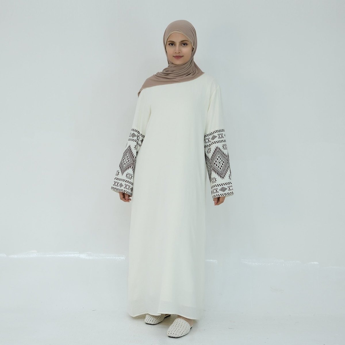 Abaya Décontractée Brodée Élégante (MA139)