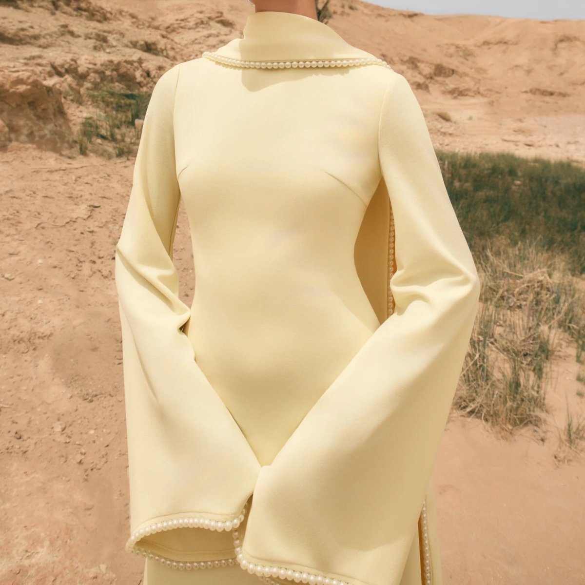 Robe de soirée élégante à manches cape ornée de perles (MA337)