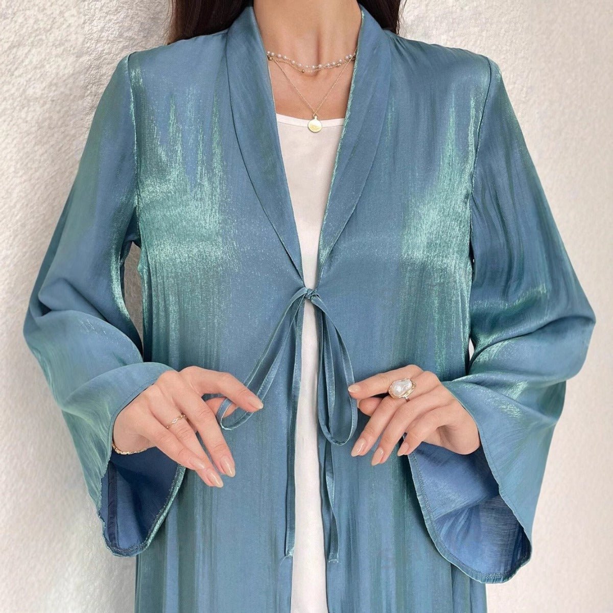 Abaya Cardigan Mirage du Désert | Abaya en Soie Bleu-Vert Dégradé avec Manches Cloche (MOA204)