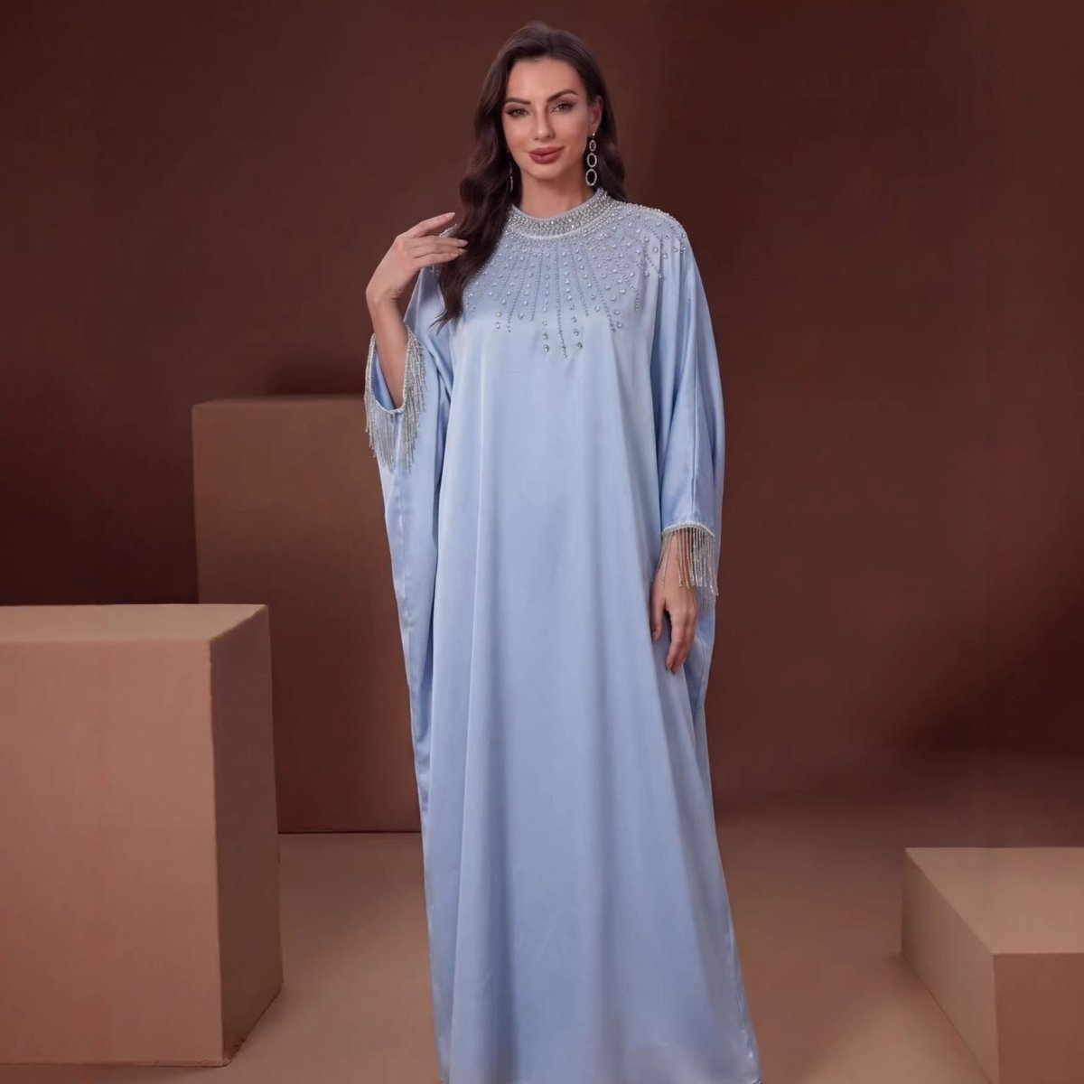 Kaftan en satin avec bustier en cristaux brodés à la main (MA420)