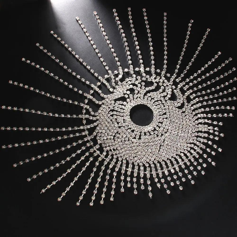Coiffe MAC051 avec chaîne strass et pompon