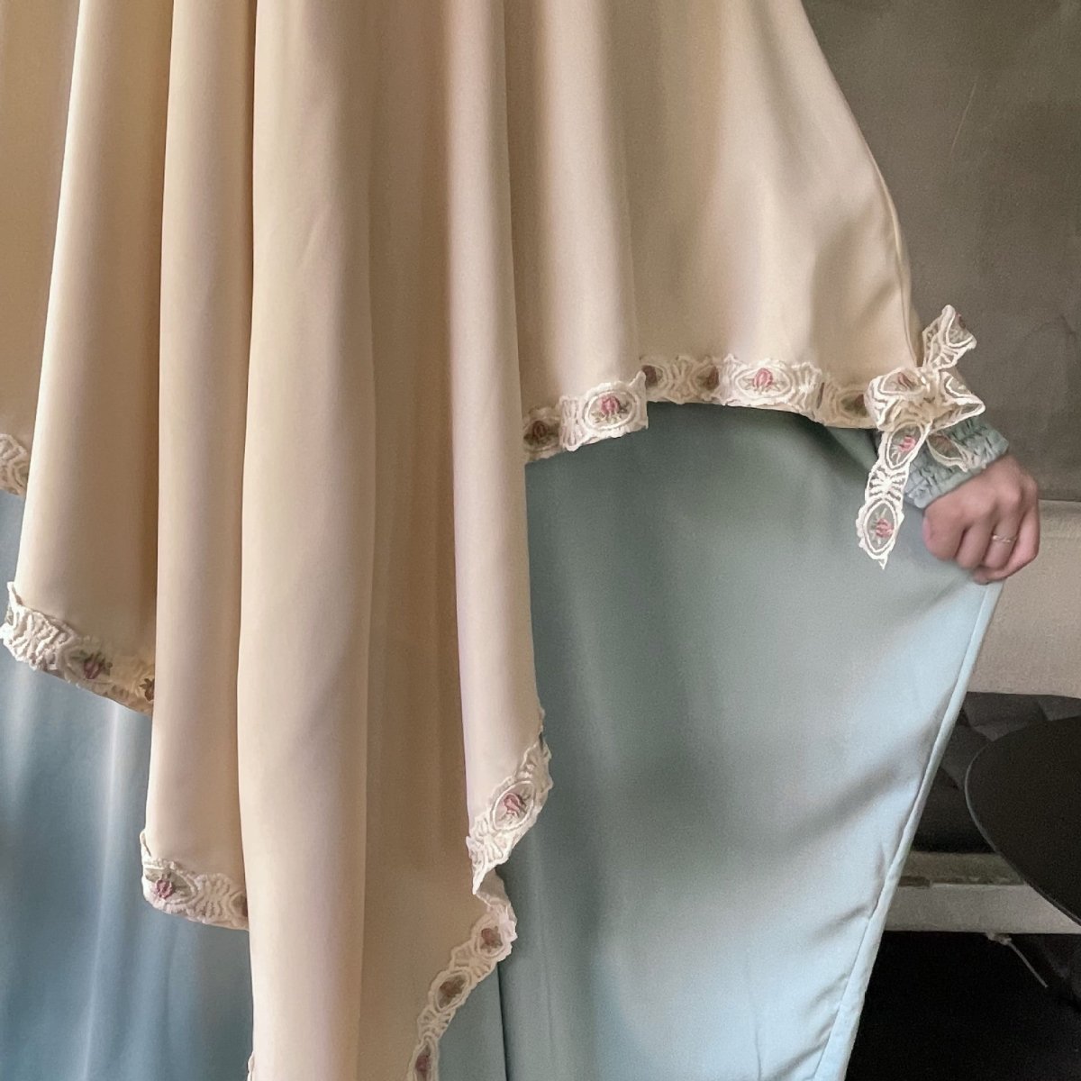 Khimar de prière brodé avec finition en dentelle (MK030)