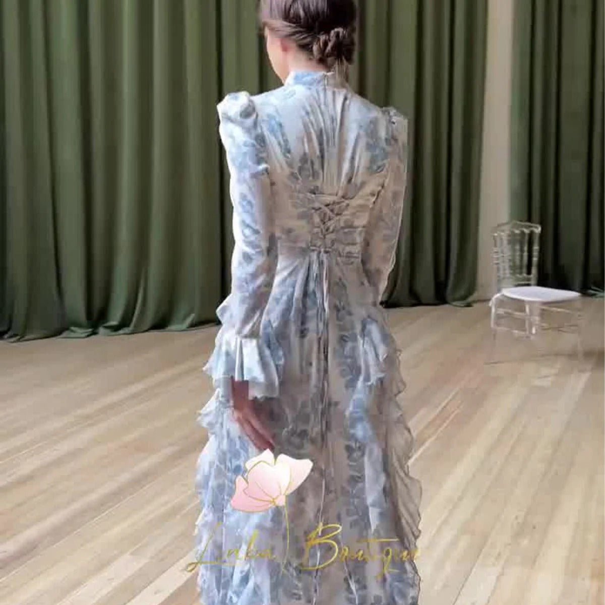 Abaya modeste à manches longues et manches évasées, imprimé floral en satin, avec dos à lacets (MA165)
