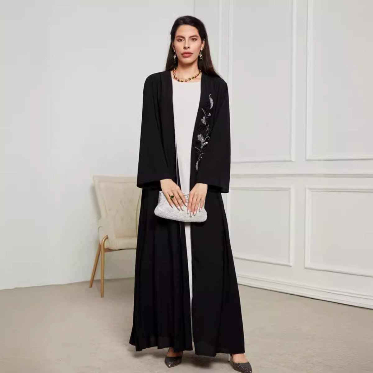 Robe Ouverte Brodée Noire & Argentée - Abaya Élégante et Modeste (MOA216)
