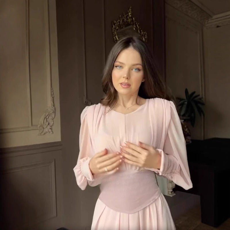 Robe élégante à manches bouffantes ornées de perles, avec taille contrastante (MA297)