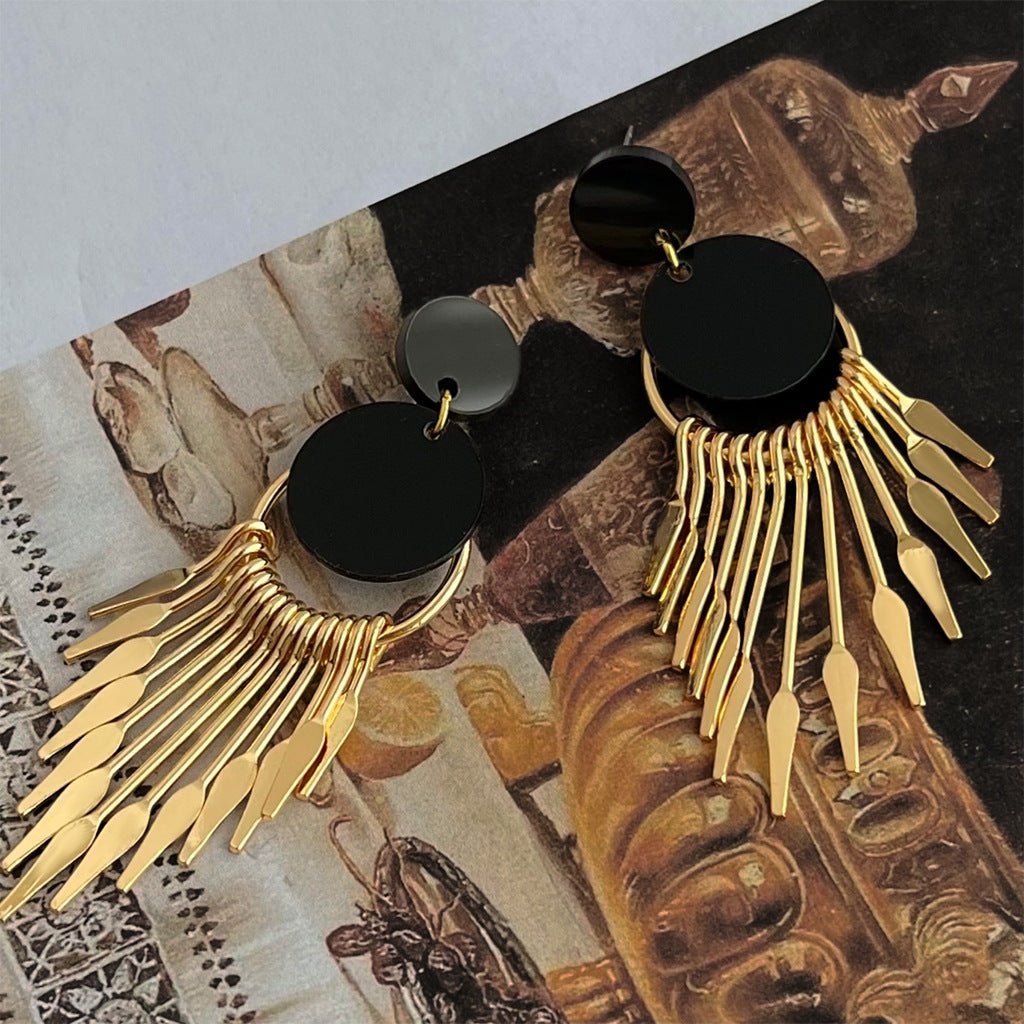Boucles d'oreilles médiévales à pompons noir et or (MAC197)