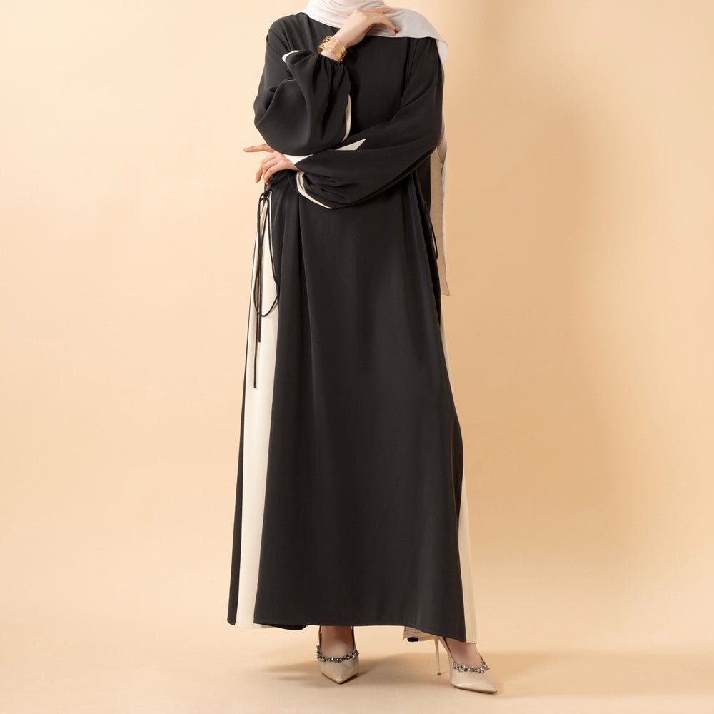 Abaya à Panneaux Contrastants avec Détail Cordon et Manches Ballon (MA421)