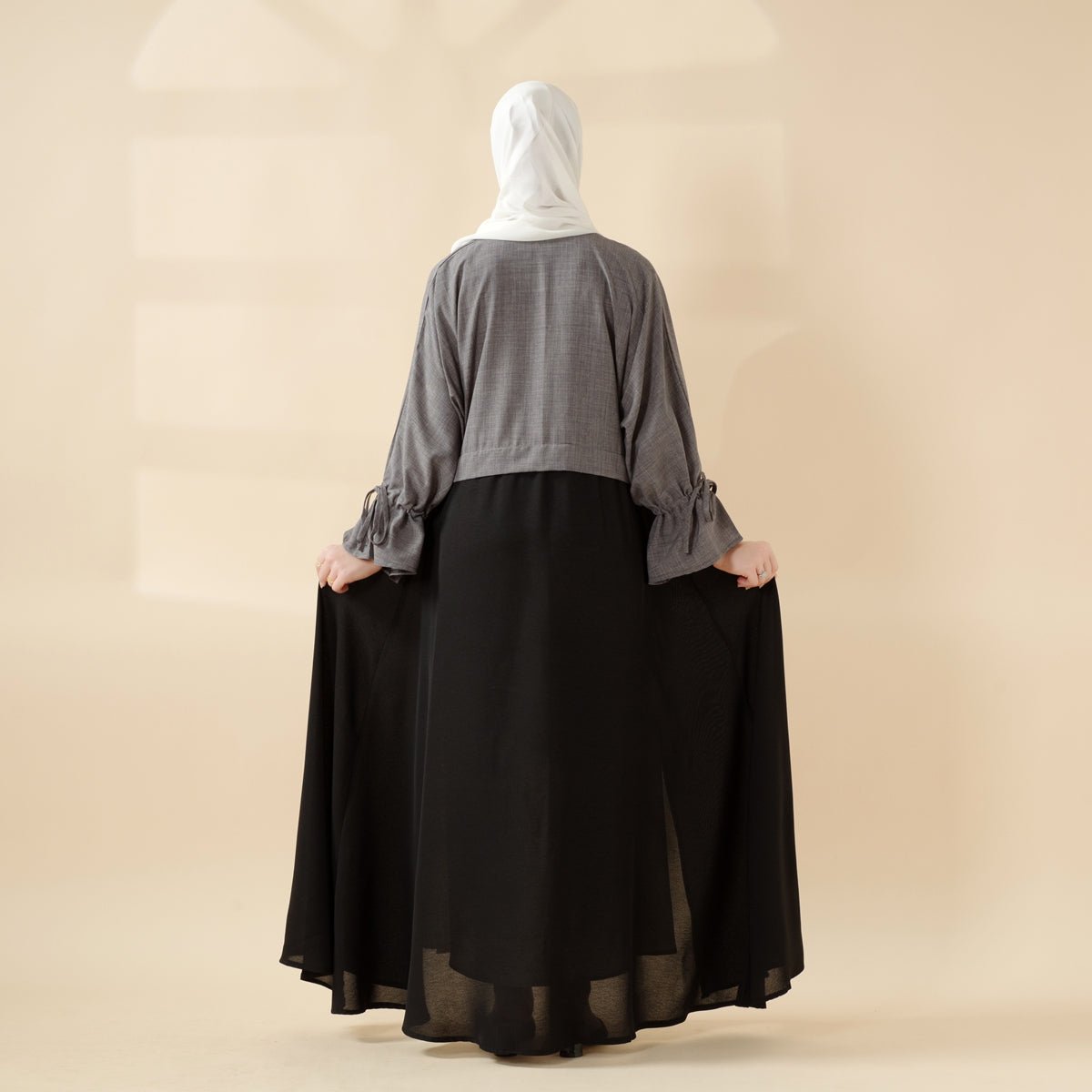 Abaya Ouverte Style Princesse | Abaya à Manches Volantées Contrastées Bicolores (MOA126)