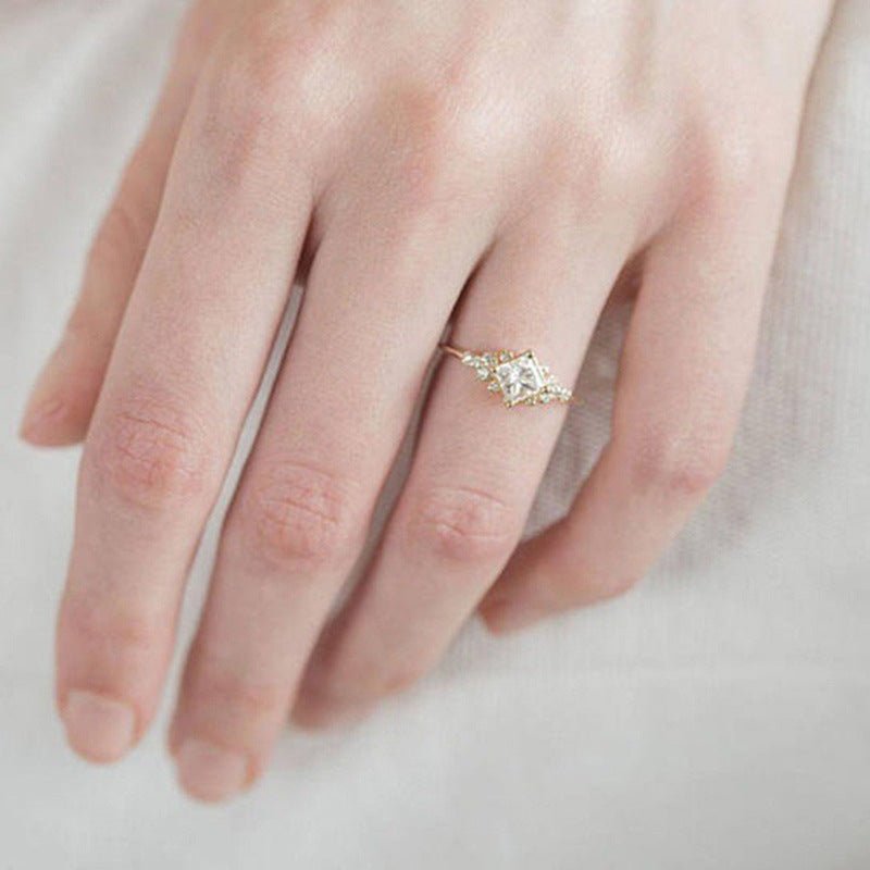 Bague carrée luxueuse en zirconium (MAC196)