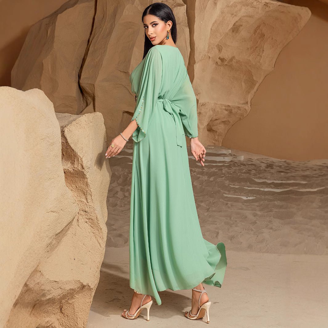 Élégante Abaya Robe Maxi Évasée Col en V Vert Menthe, Coupe A-Line Fluide avec Manches Cloche et Ceinture Ornée (MA189)