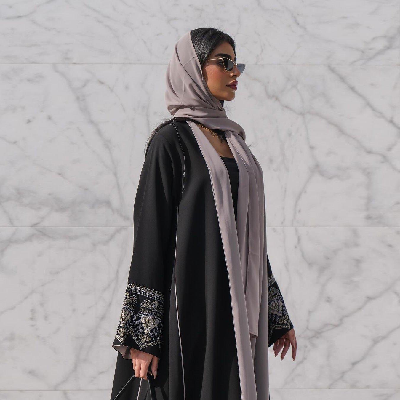Abaya Ouverte Élégante Brodée (MOA062)