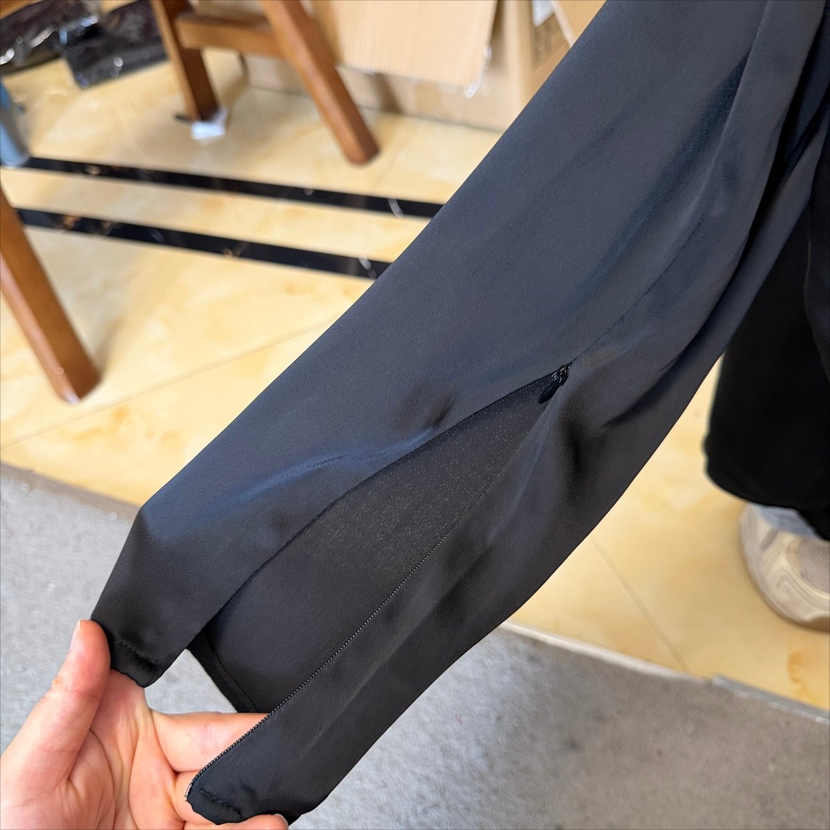 Pièce Archive Robe Maxi Col Bénitier Satin Noir - MP063 (Taille L Uniquement)