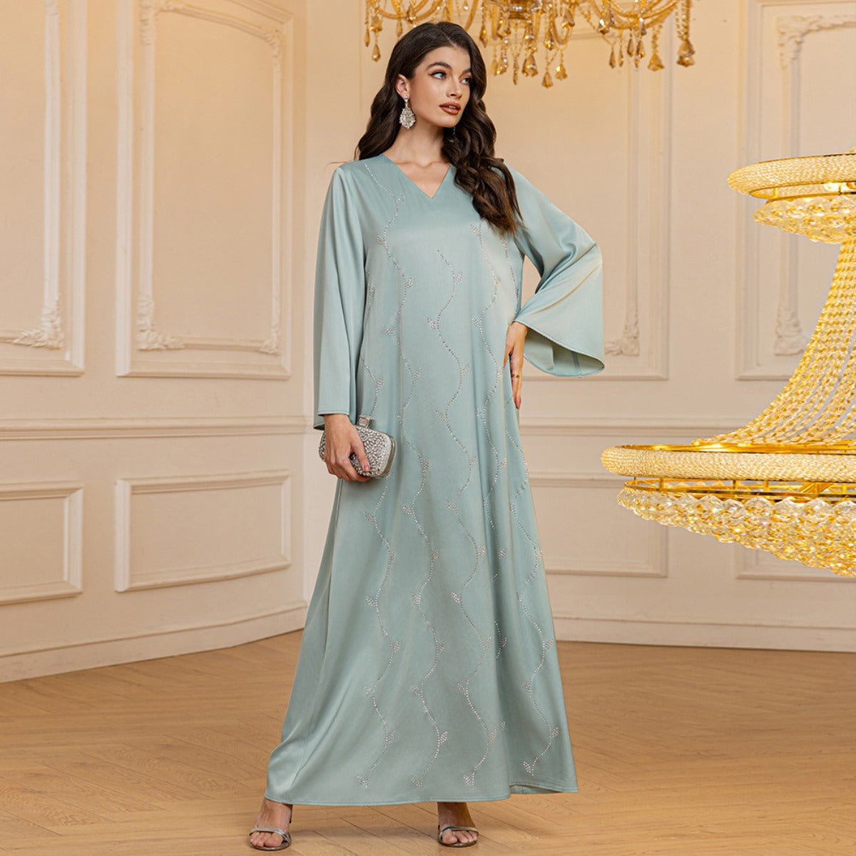 Robe de soirée en satin texturé de luxe ornée de diamants – Robe haut de gamme col en V avec manches évasées (MA276)