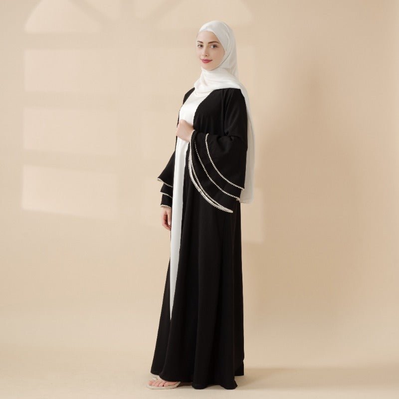 Cardigan modeste noir avec robe abaya à manchettes perlées et manches superposées, design élégant (MOA136)