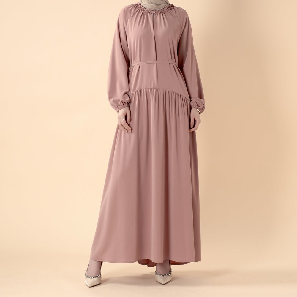 Robe maxi plissée coupe décontractée avec finition volantée et ceinture nouée (MA424)