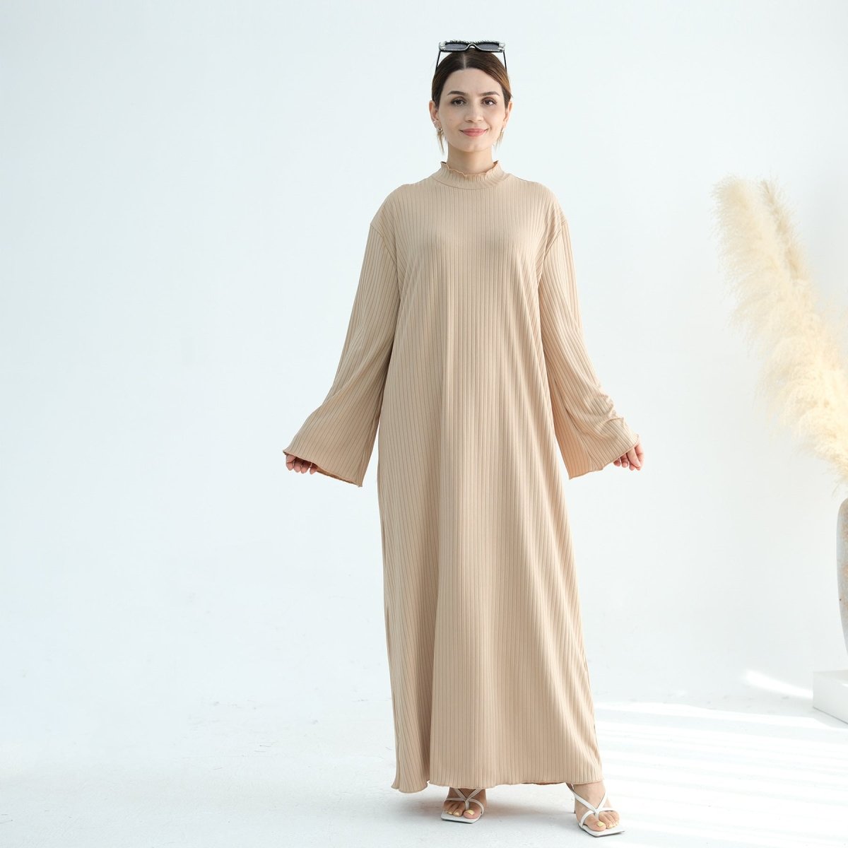 Abaya unie à col montant avec impression sous les bras (MA118)