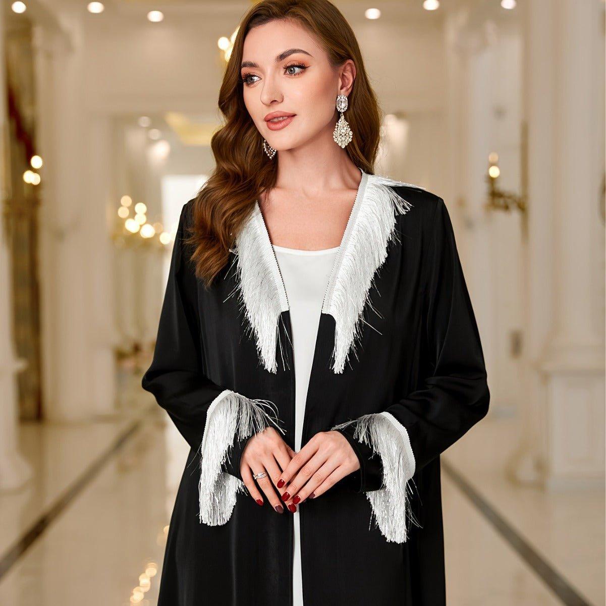 Abaya Ouverte Brodée à Pompons (MOA066)