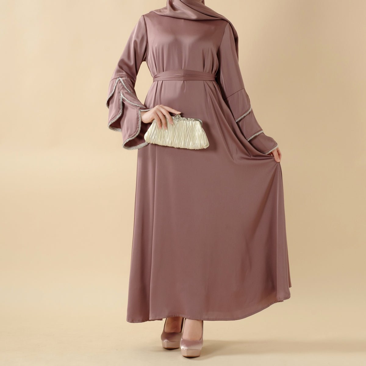 Abaya à manches froncées à triple rangée de diamants avec poches (MA040)