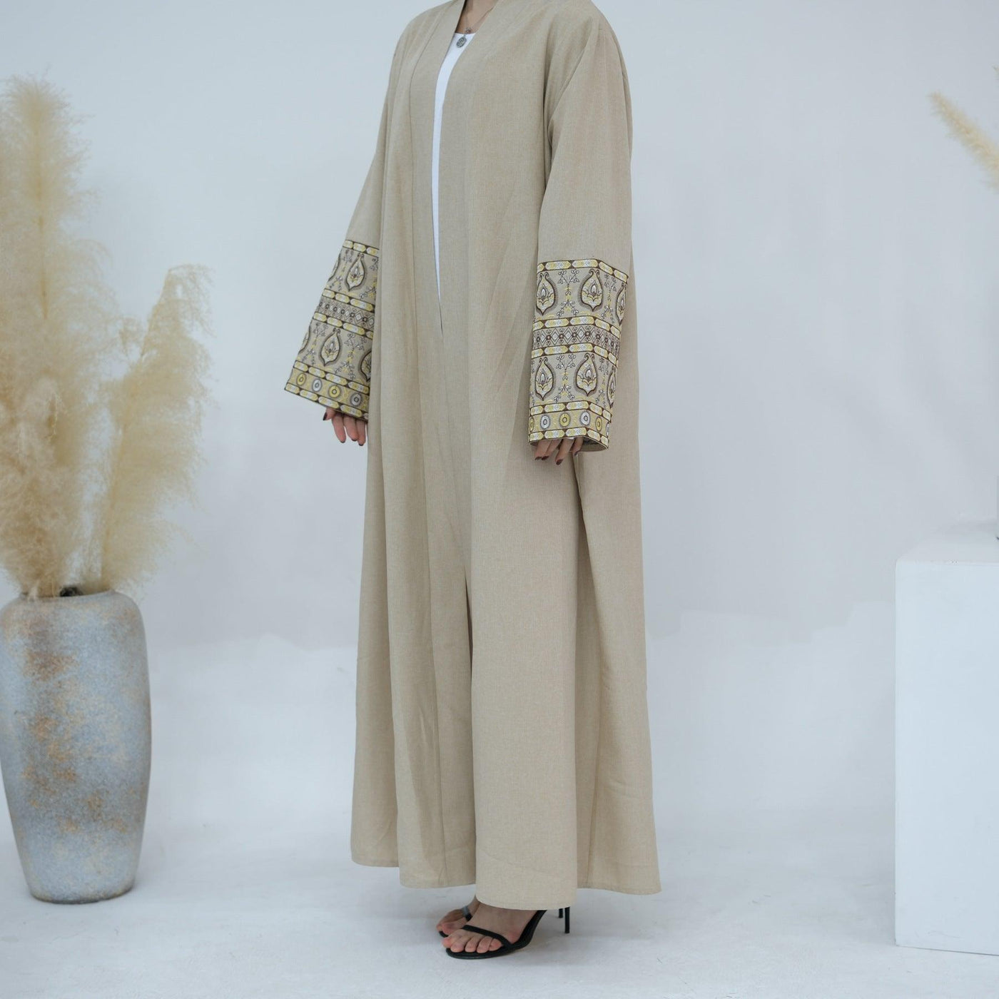 Ensemble Abaya Ouverte Broderie Exquise (MOA039)
